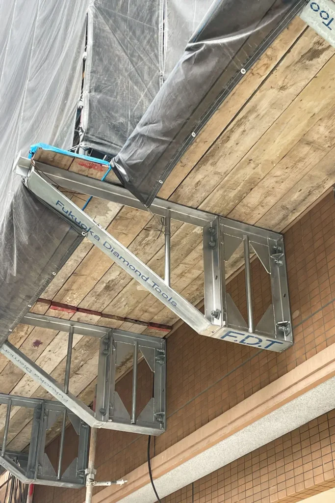 Real cantilever scaffold bracket supporting a working platform where standards cannot continue directly to the ground