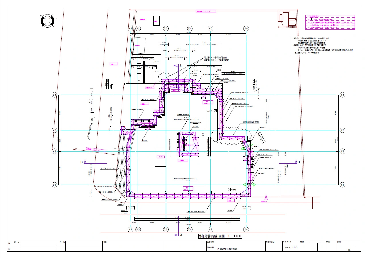CAD scaffold plan showing a complex building footprint and the surrounding scaffold bay arrangement.